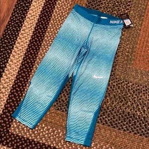 NWT Nike dry fit crop leggings